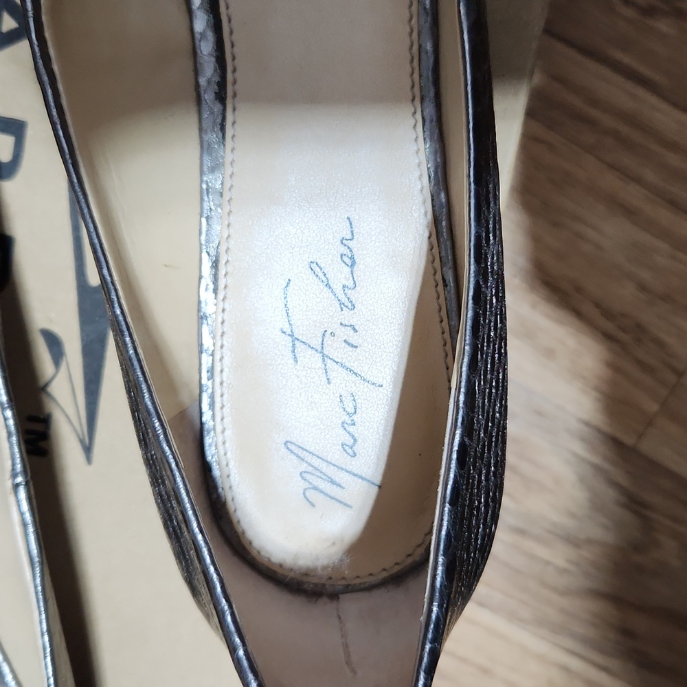 Marc Fisher silver shoes - Picture 4 of 7